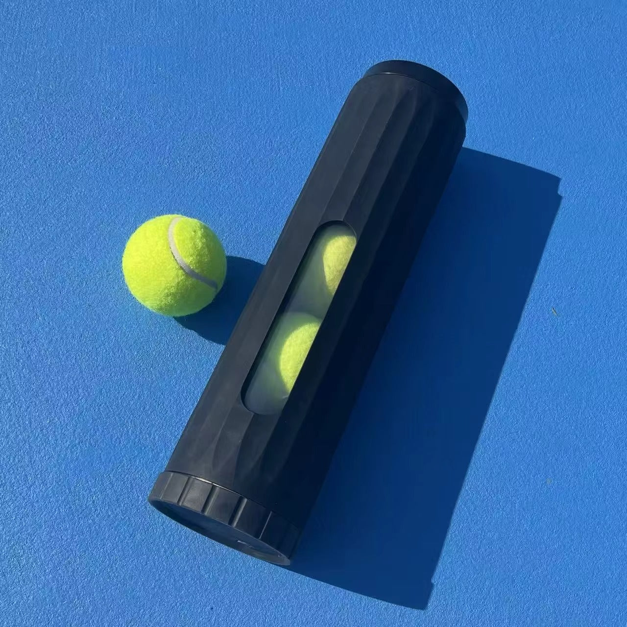 חלון תצוגה עם כדורים בפנים